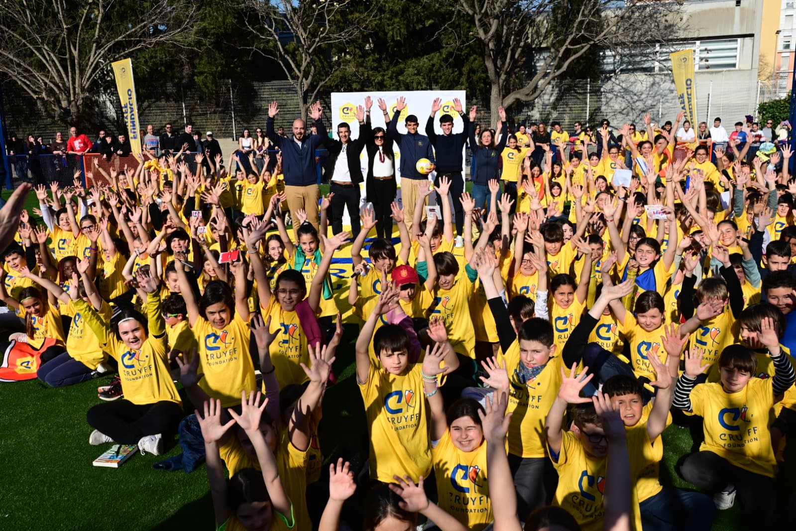 Imatge de la notícia: Gerard Martín inaugura el nou Cruyff Court al barri del Palau
